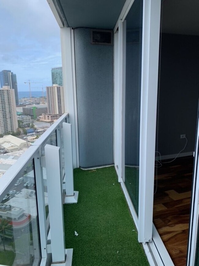 Building Photo - Moana Pacific - 2 bedroom plus den, 2 bath Condo with 2 parking - avail now!