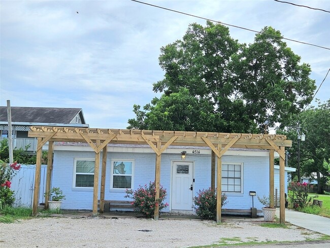 Building Photo - 4514 W Bayshore Dr
