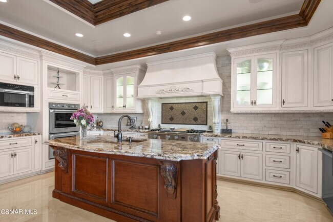 Building Photo - 4358 Cresthaven Dr