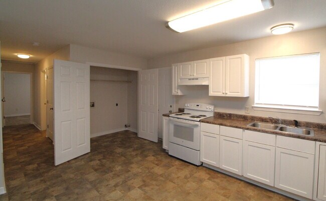 Building Photo - Updated 3BR Home in West Pensacola – Move-...