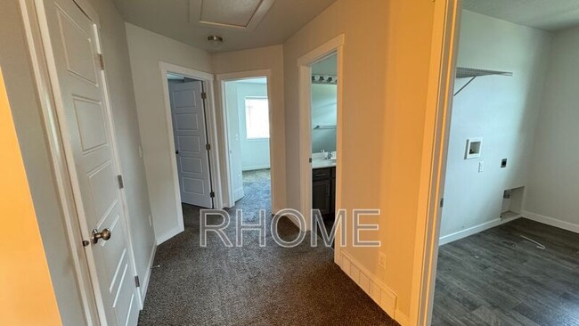 Building Photo - 164 N 450 W St