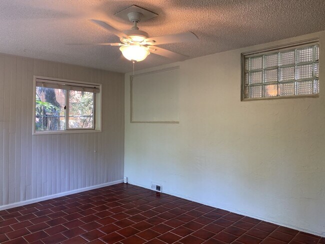 Building Photo - 3 Bed 1 Bath w/ 1 car garage West-Side Fort Collins Ranch