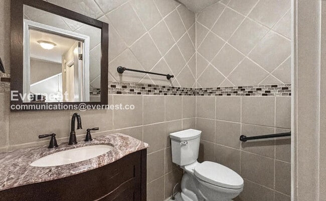 Building Photo - 6121 N Baltimore Ave