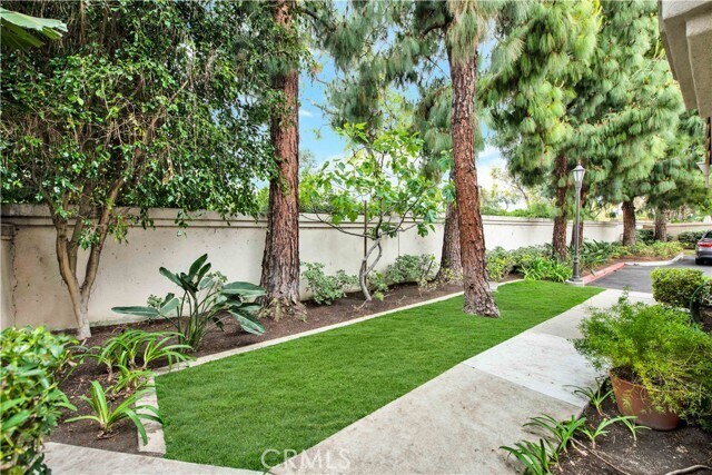 Building Photo - 58 Almador