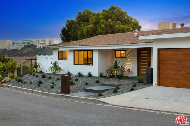 Building Photo - 1287 Casiano Rd