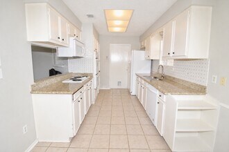 Building Photo - 13511 Brook Hollow Dr