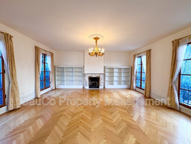 Building Photo - 1980 SW Terrace Dr