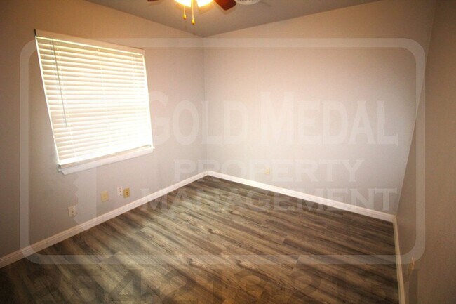 Building Photo - 205 E Vardeman Ave