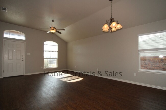 Building Photo - Luxury Duplex Close to Texas A&M-Central T...