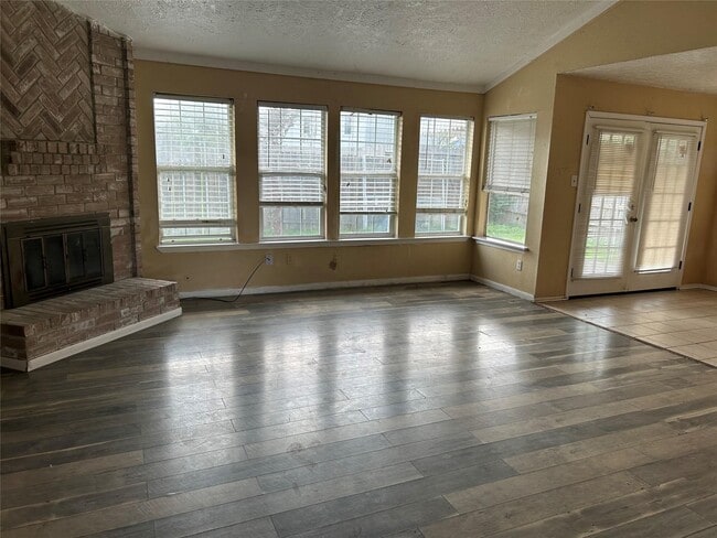 Building Photo - 1154 W Brompton Dr