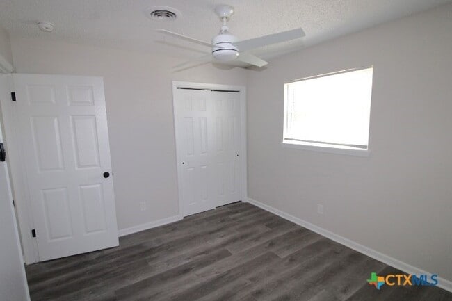 Building Photo - 906 S 23rd St