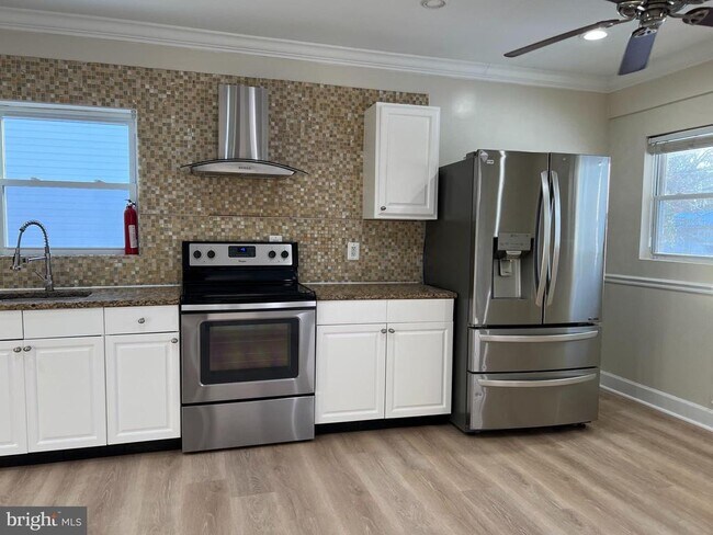 Building Photo - 7925 Ashboro Dr