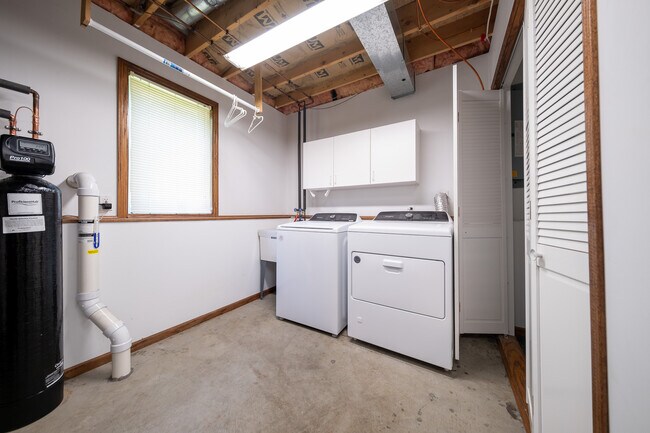 Building Photo - 408 10th St