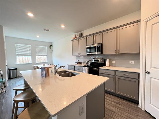 Building Photo - 745 Twinvale Dr