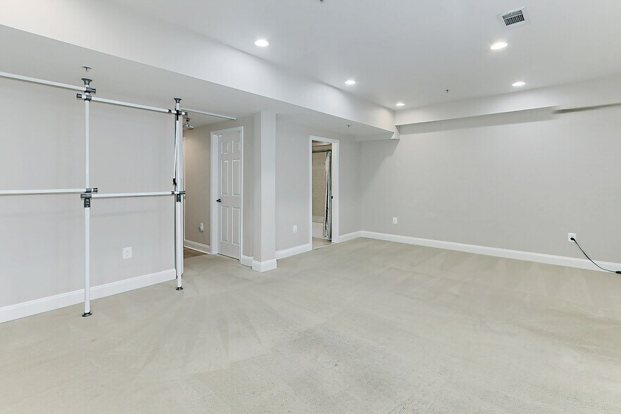Lower Bedroom - 2022 N Culpeper St