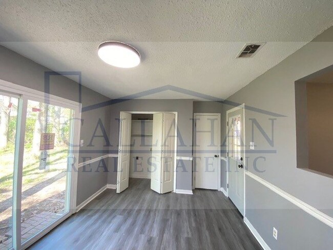 Building Photo - Updated Sherwood 3 Bedroom Home