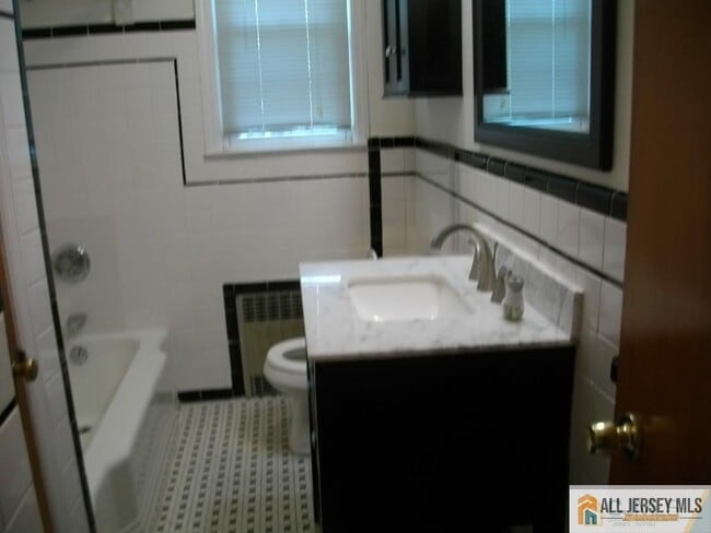 Building Photo - 6 Linwood Pl