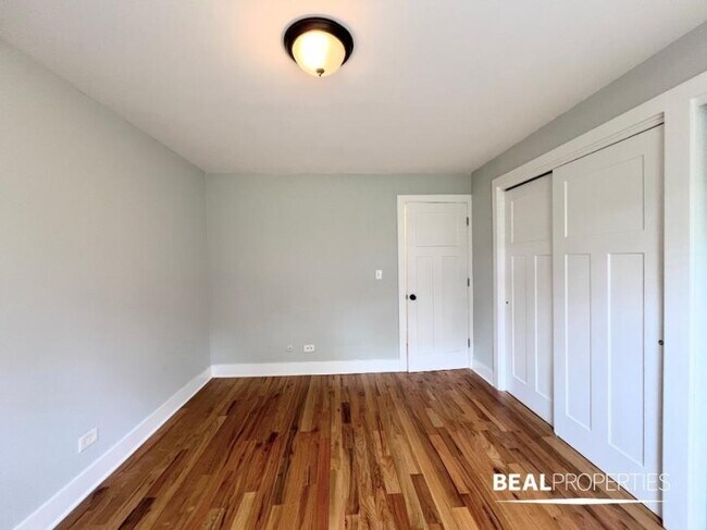 Building Photo - 1 bedroom in HIGHLAND PARK IL 60035