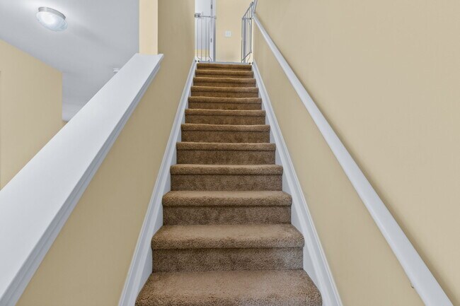 Building Photo - 430 Rockcrest Way