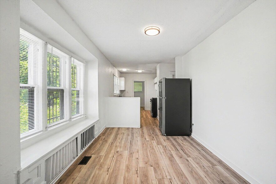 Building Photo - 5013 S Benton Ave
