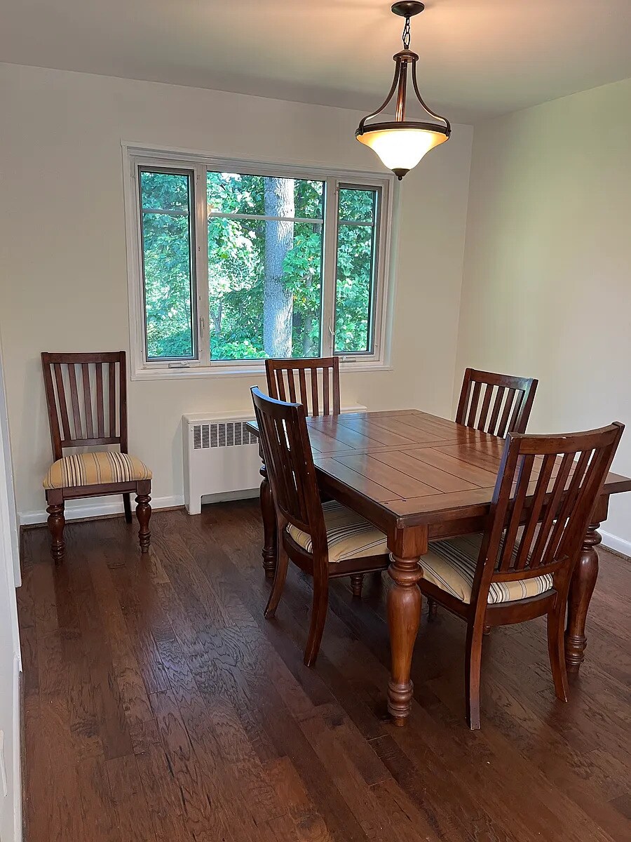 Building Photo - 10307 Montrose Ave