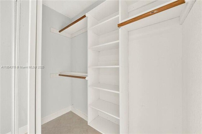 Building Photo - 1335 W 68th St