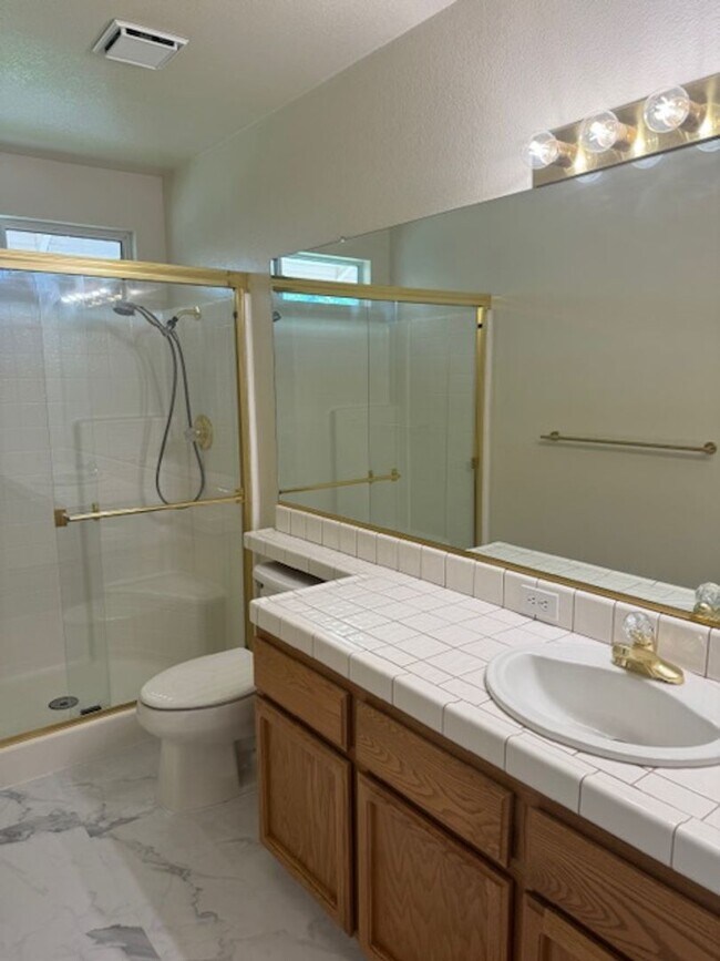 Building Photo - Home in Country Heights with Landscaping i...