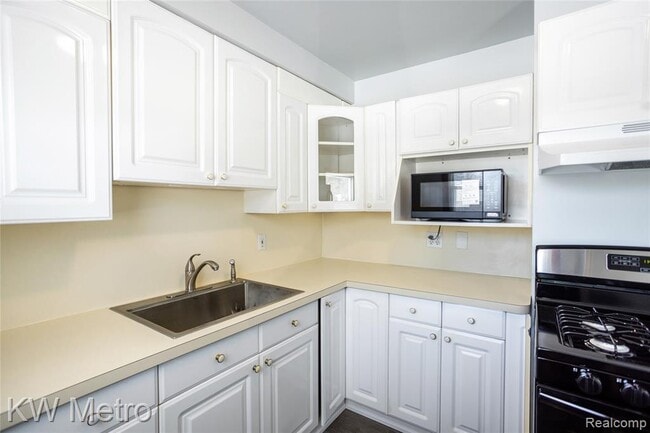 Building Photo - 32348 Linderman Ave