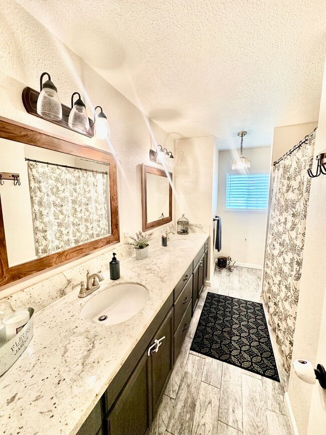 Building Photo - Gorgeous 4/3 Country Estate with 2000sf Barn