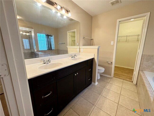 Building Photo - 7707 Wexford Hollow