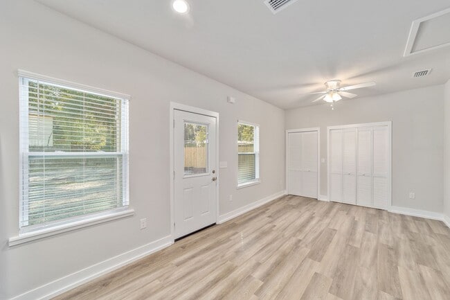 Building Photo - Built in 2024 a 2 bed 2 bath