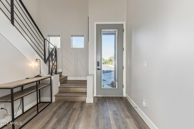 Building Photo - 2315 E Pinchot Ave