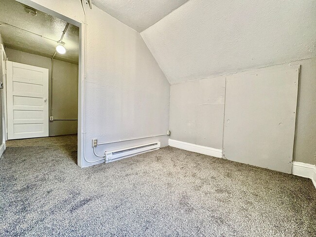 Building Photo - 1033 Oak St