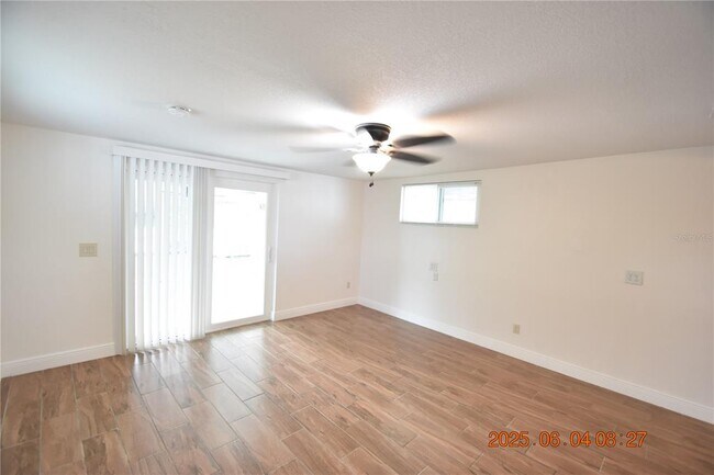 Building Photo - 417 Country Club Dr