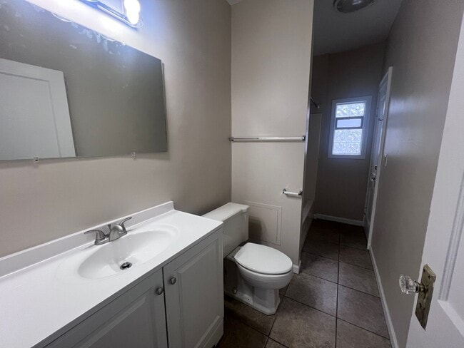 Building Photo - Three Bedroom Single Family Home on SW Side!