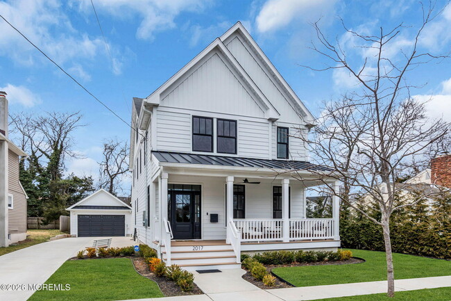 Building Photo - 2017 5th Ave