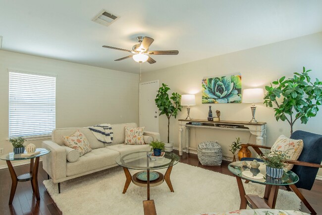 Building Photo - 1501 Davis Mountain Loop