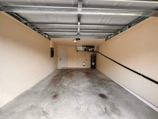 Building Photo - 641 SE 12th Ct