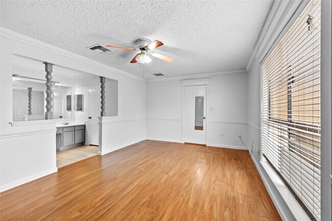 Building Photo - 6327 Lynkat Ln