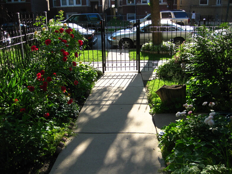 Building Photo - 4700 Lawndale Ave