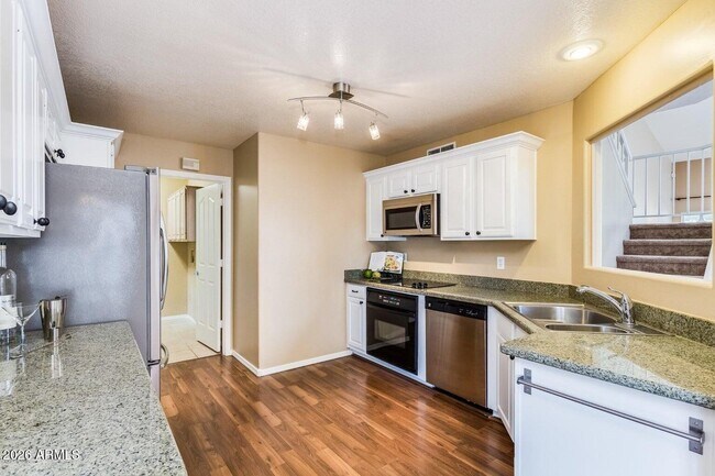 Building Photo - 3822 E Wildwood Dr