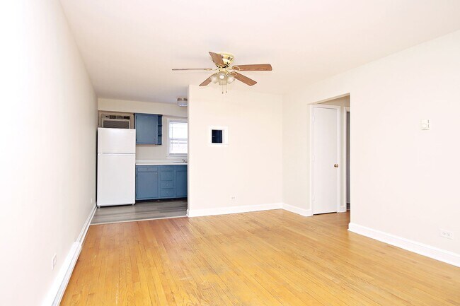 Building Photo - Student-Friendly Ivy Rd Apartment Near Foo...