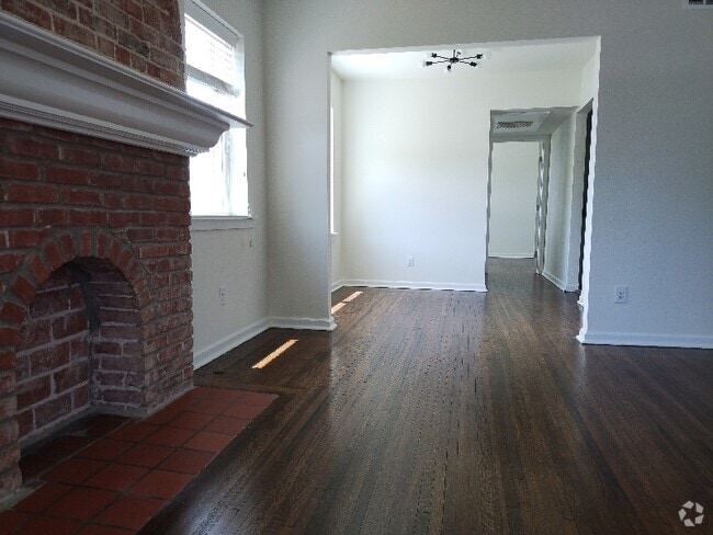 Building Photo - 1312 S Quaker Ave