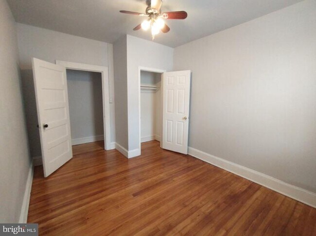 Building Photo - 307 Dolphin St
