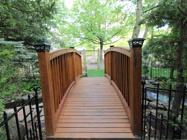 Building Photo - 10 Huron Ave