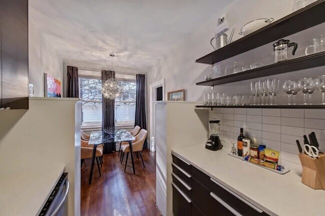 Building Photo - 518 Lamar Ave