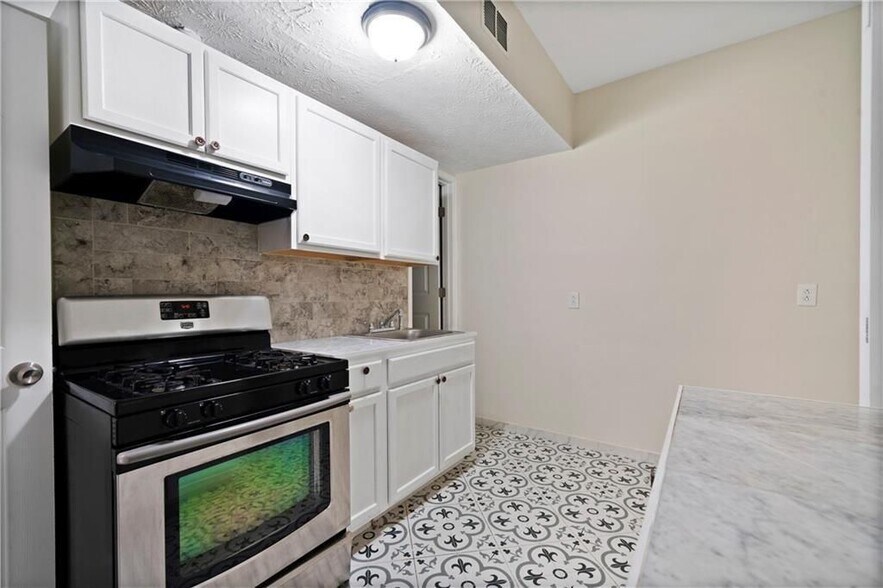 Building Photo - 3323 Old Oaks Rd