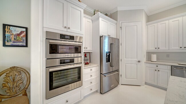 Building Photo - 1111 Mallorca Dr