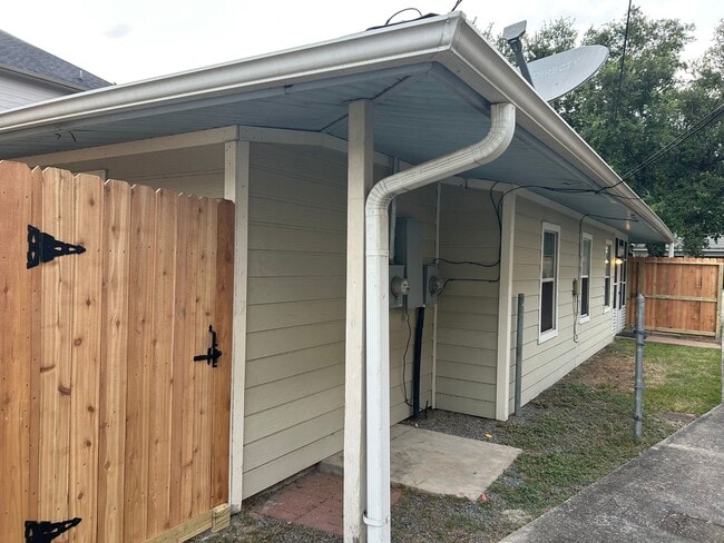 Building Photo - 1005 Rosepoint Dr