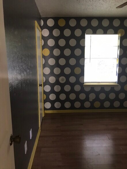 Bed Room - 101 W Lonita Ave